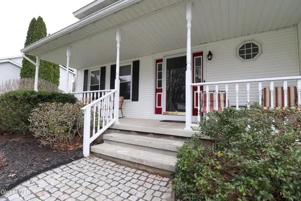 $556,900 | 6967 Suzanne Court, Guilderland, NY 12303