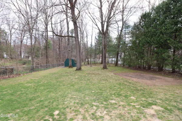 $556,900 | 6967 Suzanne Court, Guilderland, NY 12303