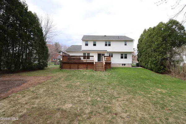 $556,900 | 6967 Suzanne Court, Guilderland, NY 12303