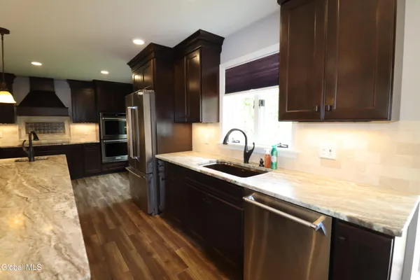 $556,900 | 6967 Suzanne Court, Guilderland, NY 12303