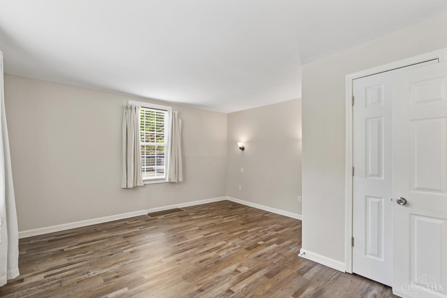 4261 Walton Creek Road Cincinnati, OH 45243 - Photo 17 of 31