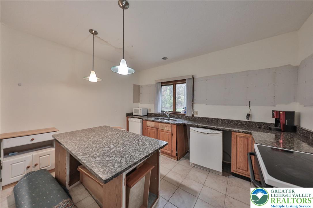 7494 Mount Eaton Road Saylorsburg, PA 18353 - Photo 7 of 50 Center unit-Design your own kitchen