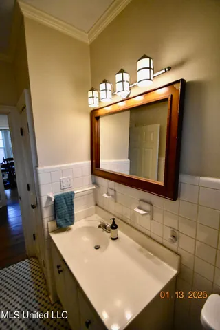 $285,000 | 208 East Adams Avenue, Greenwood, MS 38930