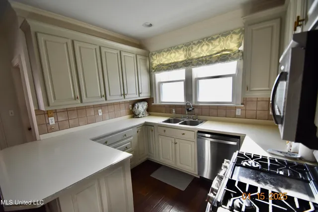 $285,000 | 208 East Adams Avenue, Greenwood, MS 38930