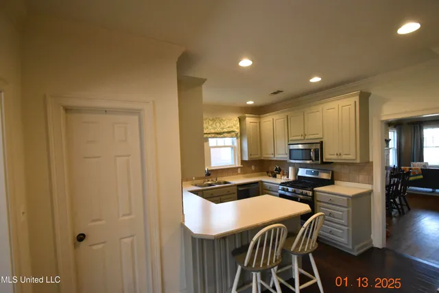 $285,000 | 208 East Adams Avenue, Greenwood, MS 38930