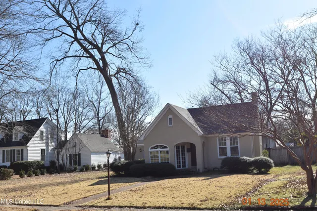 $285,000 | 208 East Adams Avenue, Greenwood, MS 38930