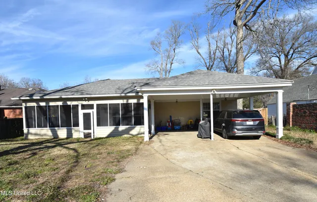 $285,000 | 208 East Adams Avenue, Greenwood, MS 38930