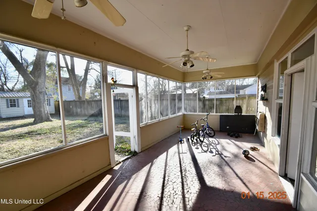 $285,000 | 208 East Adams Avenue, Greenwood, MS 38930