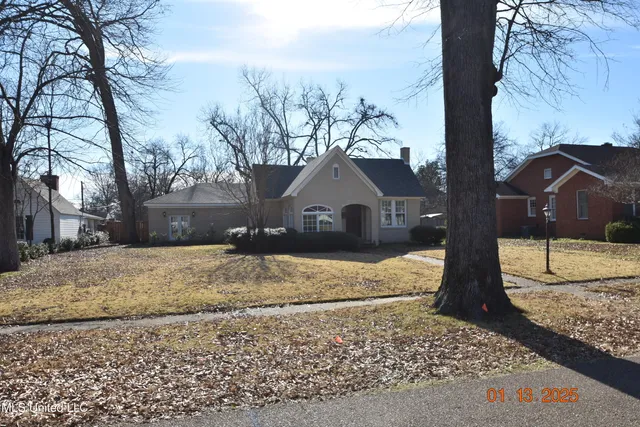 $285,000 | 208 East Adams Avenue, Greenwood, MS 38930