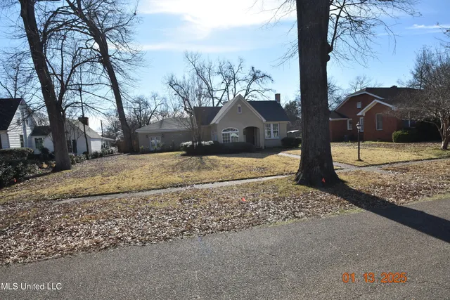 $285,000 | 208 East Adams Avenue, Greenwood, MS 38930