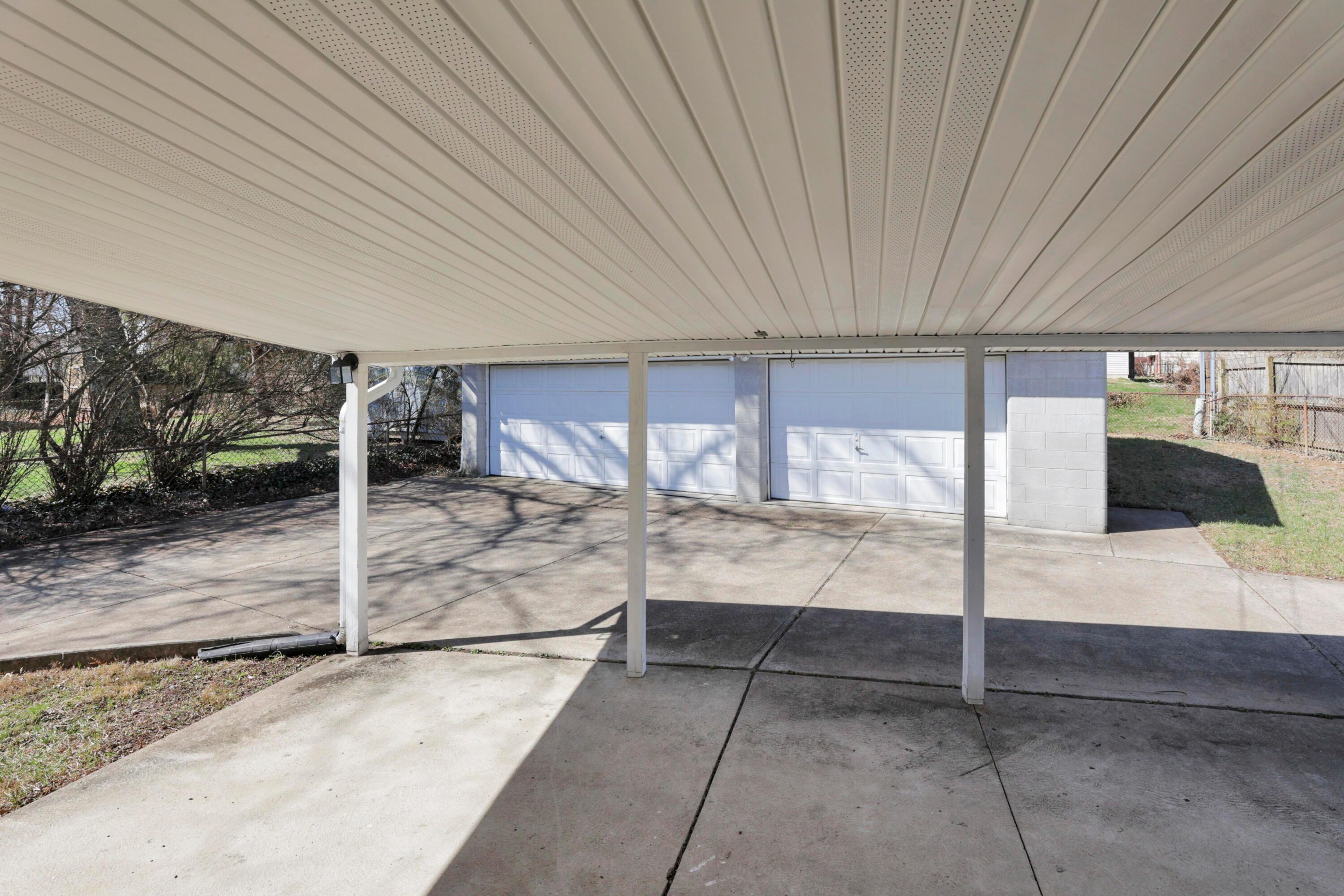 2911 Renfro Road Columbus, OH 43232 - Photo 23 of 31 Lots Of Room To Entertain