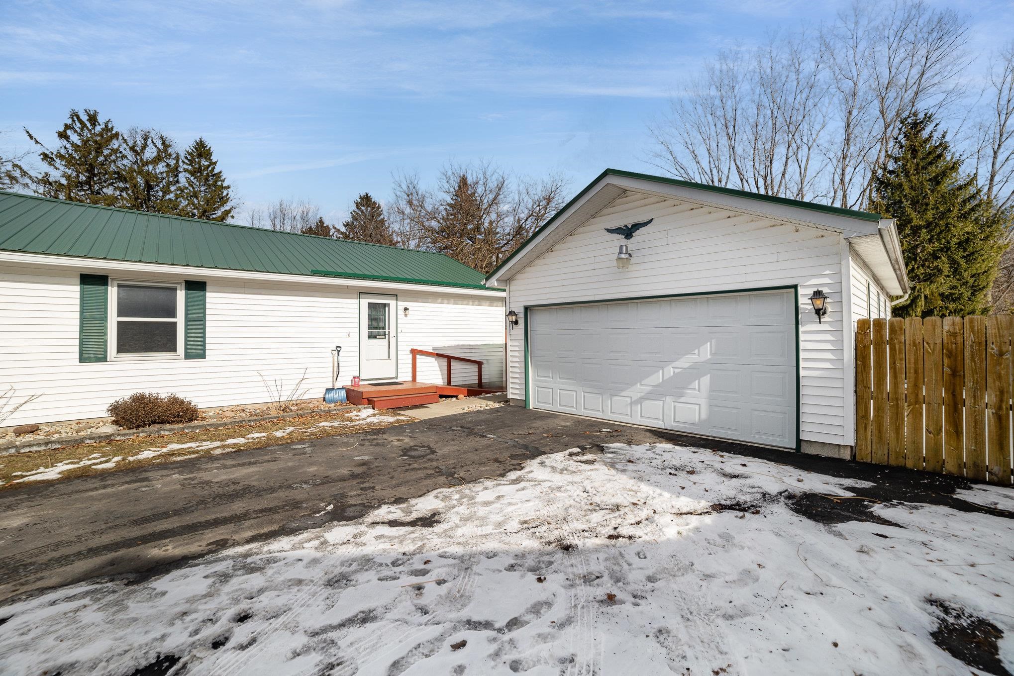 6590 Radewahn Road Saginaw, MI 48604 - Photo 3 of 22