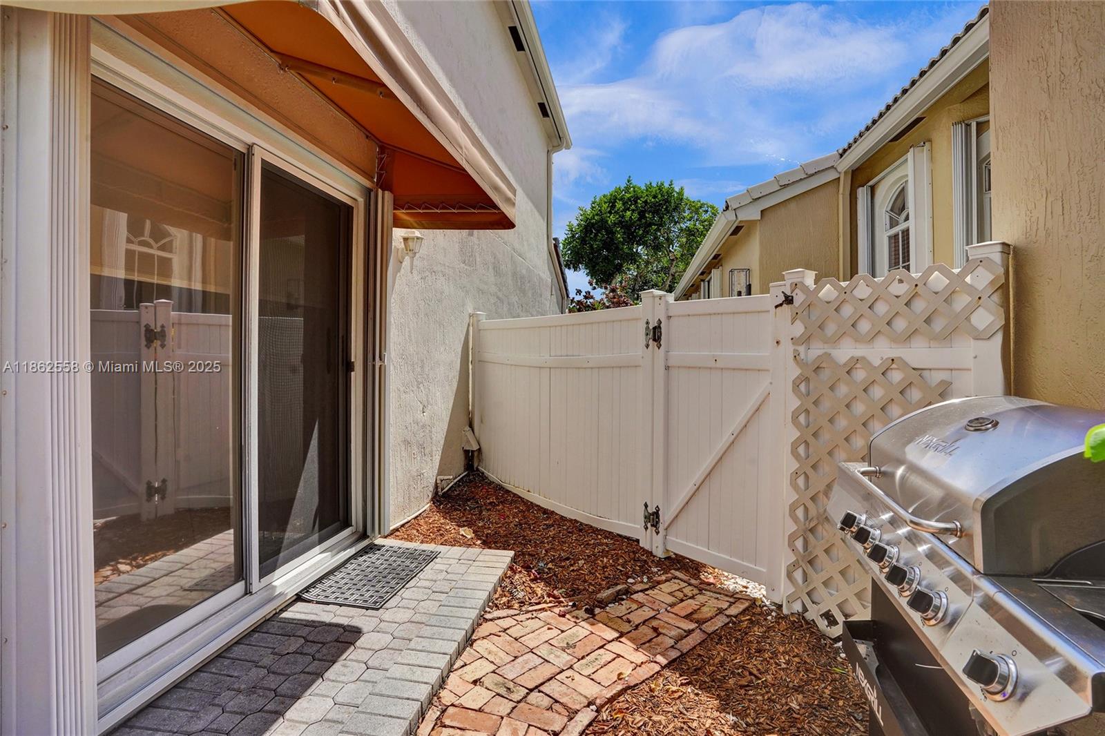 6450 Brava Way Boca Raton, FL 33433 - Photo 14 of 80 a view of a backyard