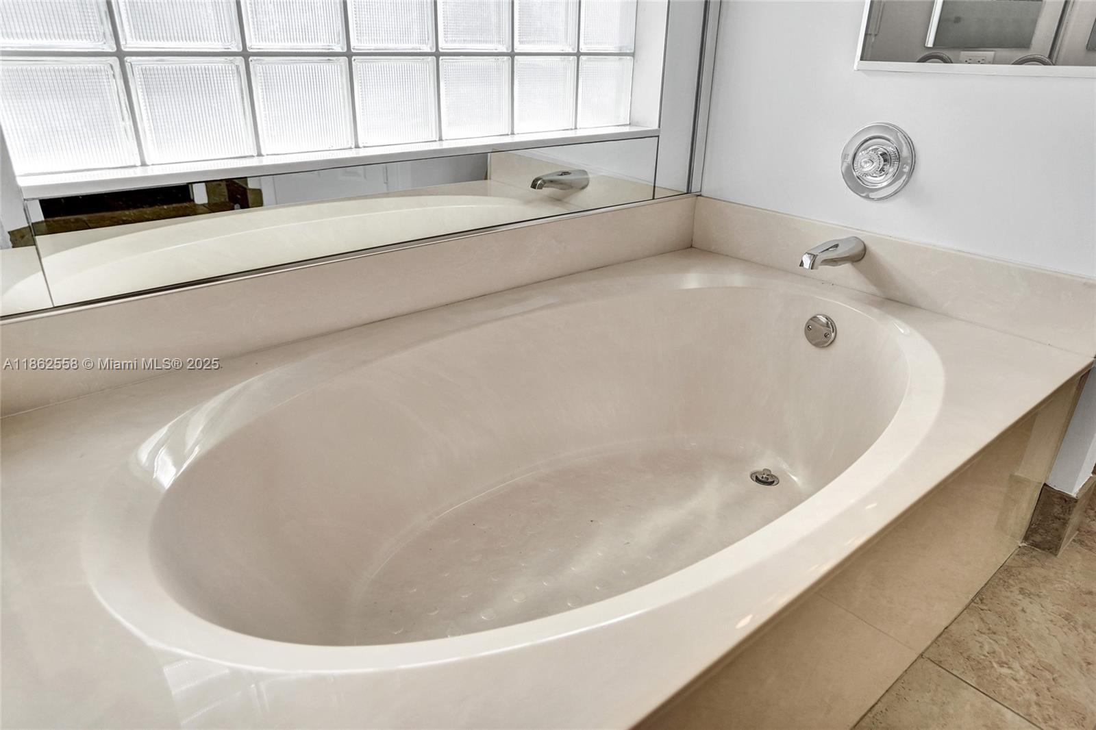 6450 Brava Way Boca Raton, FL 33433 - Photo 31 of 80 a bathroom with a bathtub