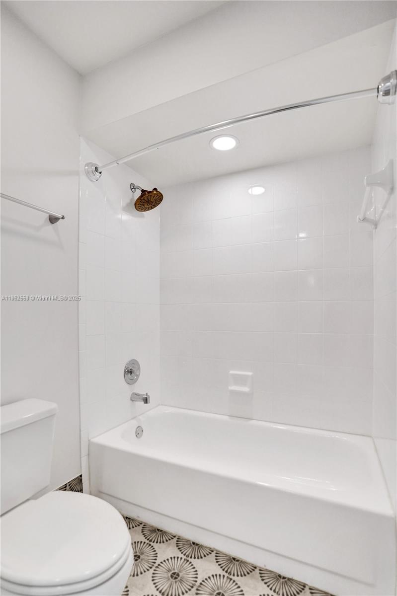 6450 Brava Way Boca Raton, FL 33433 - Photo 57 of 80 a bathroom with a toilet and a bath tub
