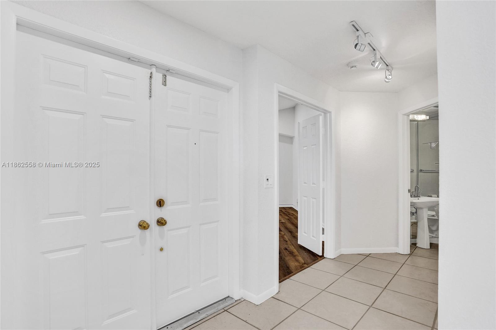 6450 Brava Way Boca Raton, FL 33433 - Photo 6 of 80