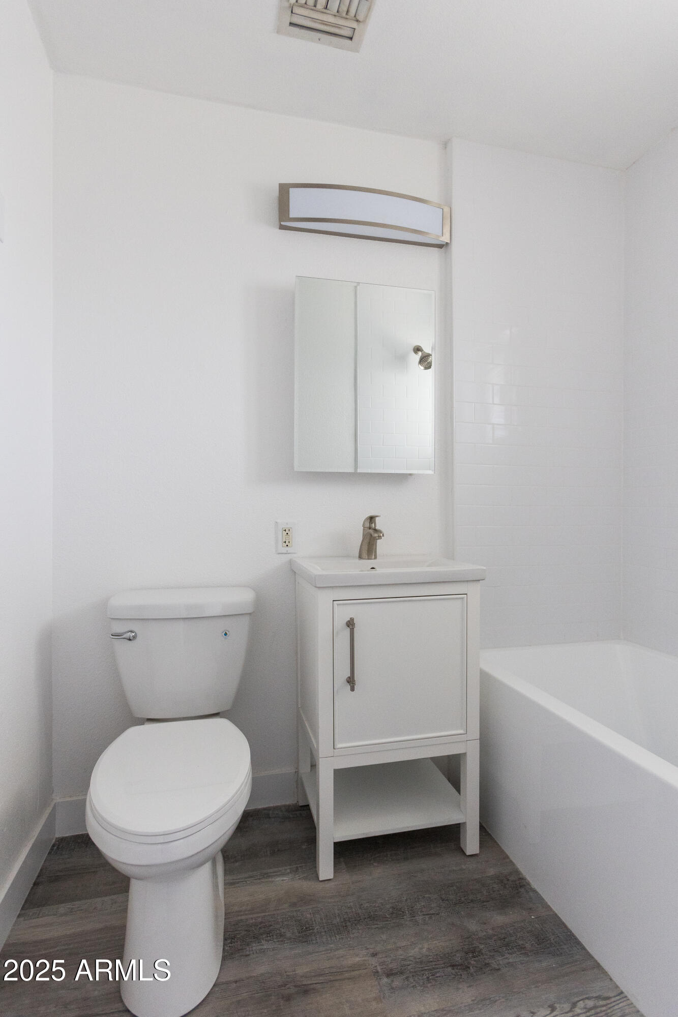 3417 East Windsor Avenue, Unit 2 Phoenix, AZ 85008 - Photo 9 of 12 a bathroom with a toilet sink and bathtub