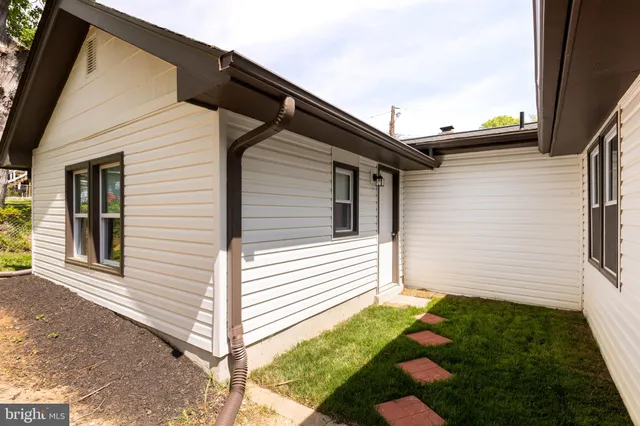a view of a back yard of the house