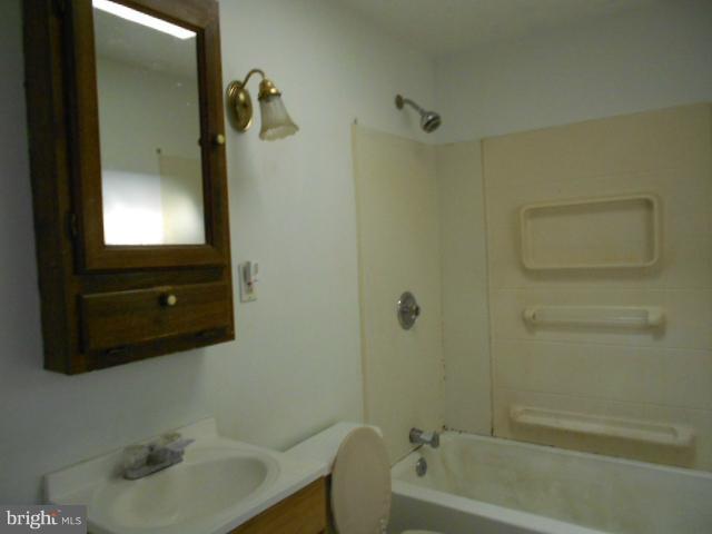 7912 Wynbrook Road Baltimore, MD 21224 - Photo 1 of 19 Bath