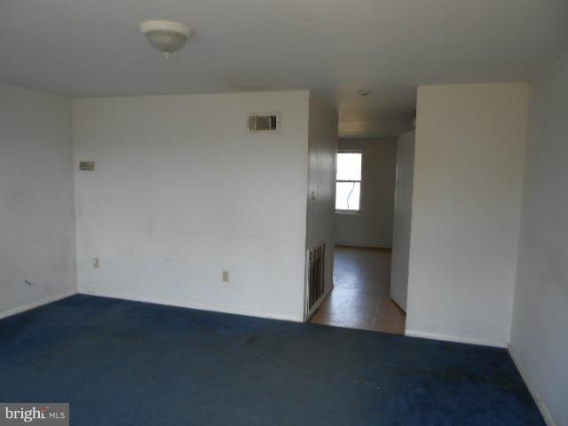 7912 Wynbrook Road Baltimore, MD 21224 - Photo 4 of 19 Living Room