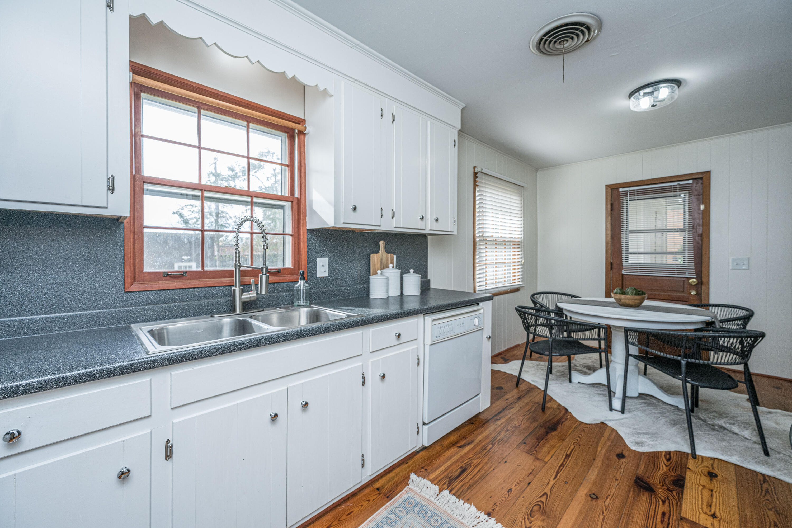 4413 Spur Street North Charleston, SC 29405 - Photo 8 of 34 4413SpurSt016