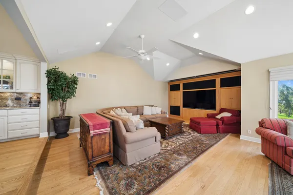$1,200,000 | 1655 White Pines Court, Naperville, IL 60563