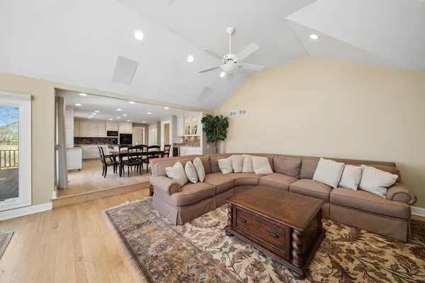 $1,200,000 | 1655 White Pines Court, Naperville, IL 60563