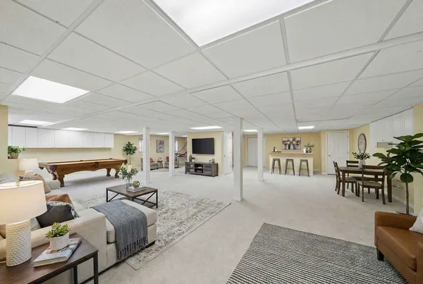 $1,200,000 | 1655 White Pines Court, Naperville, IL 60563