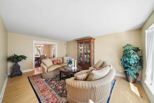 $1,200,000 | 1655 White Pines Court, Naperville, IL 60563