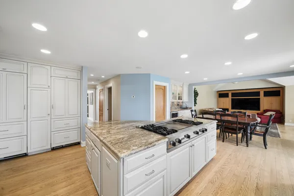 $1,200,000 | 1655 White Pines Court, Naperville, IL 60563