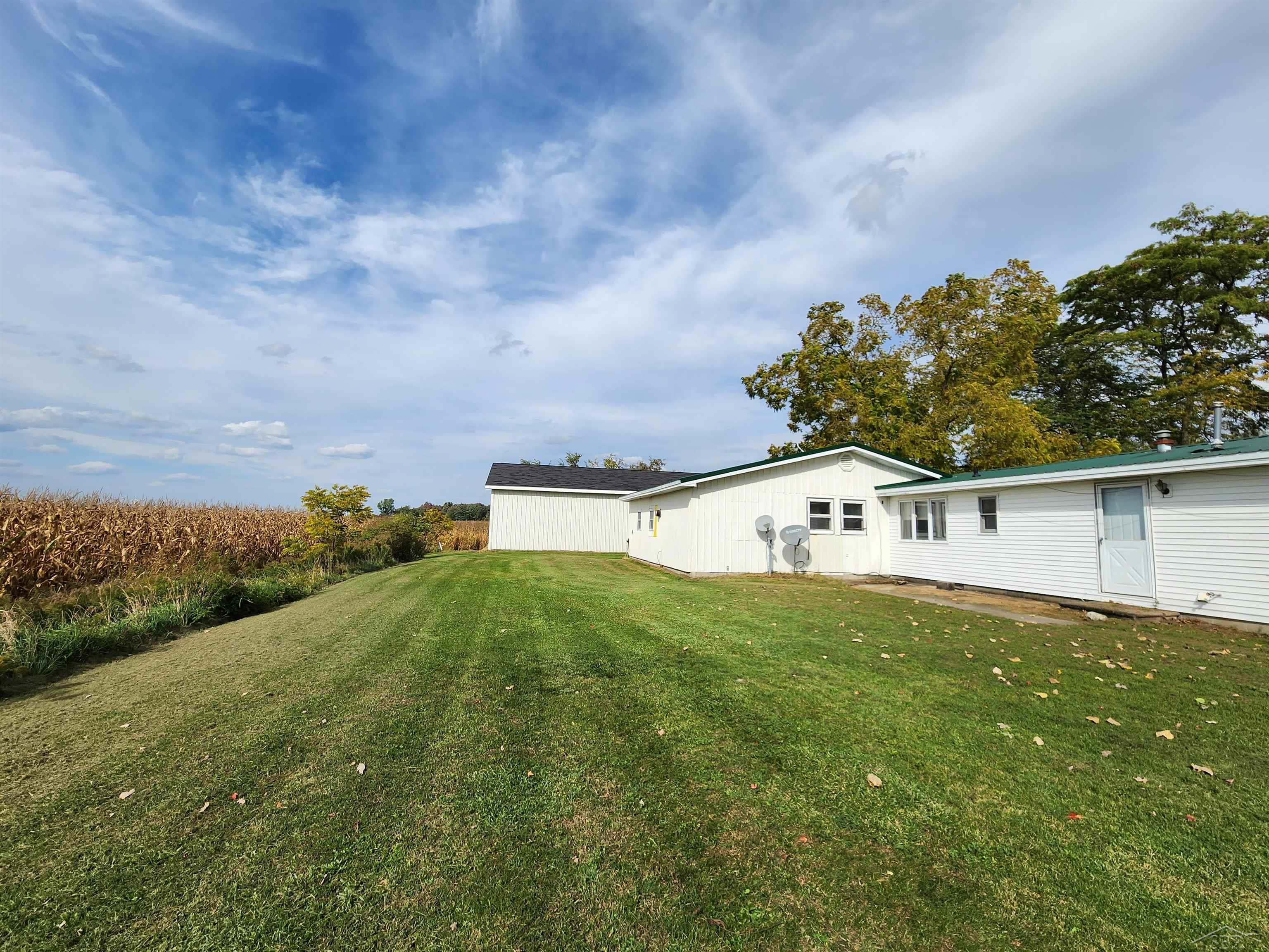 7275 Northeast County Line Road Merrill, MI 48637 - Photo 6 of 34