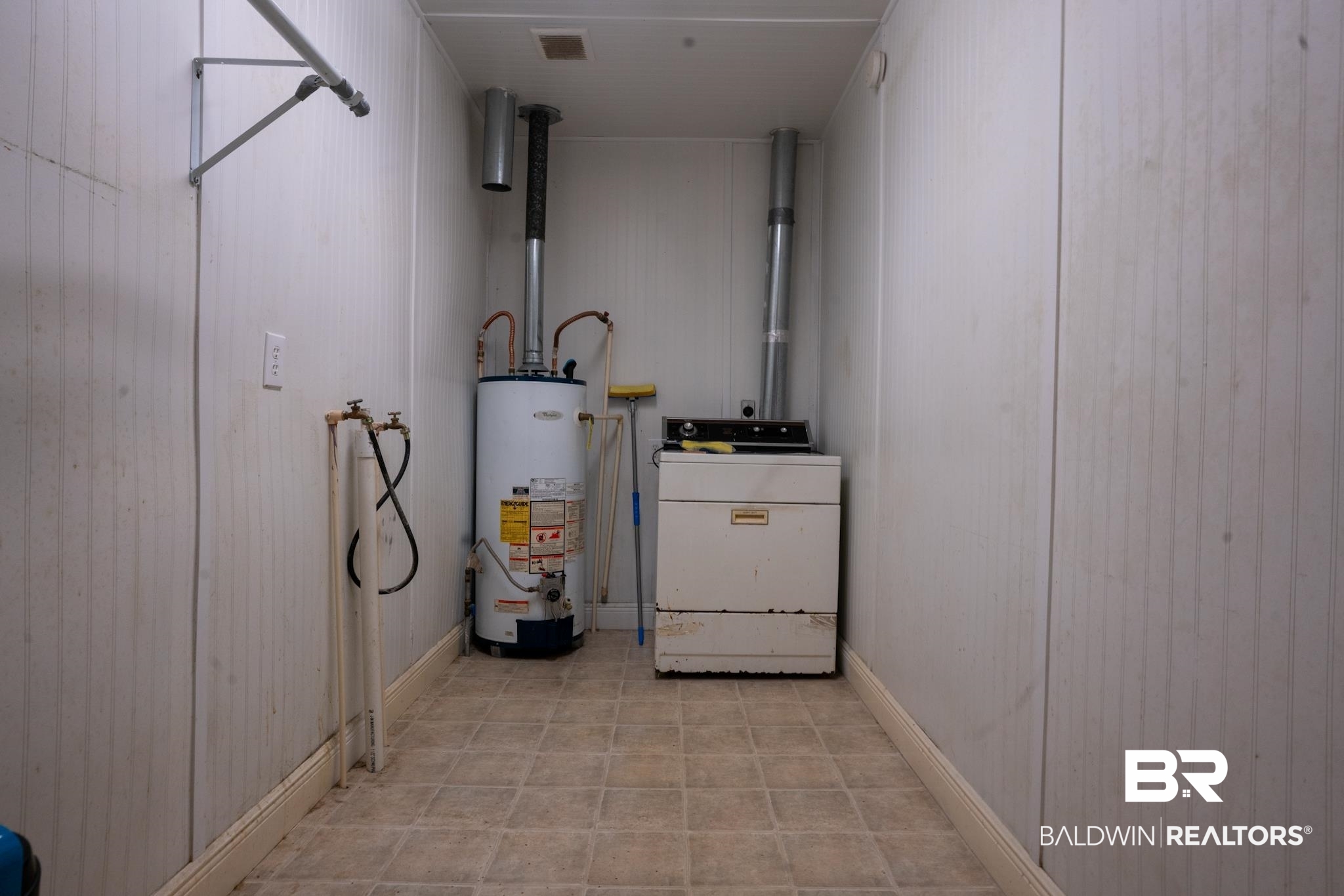 17438 Highway 98 Foley, AL 36535 - Photo 14 of 30 space for master bath