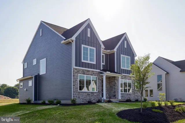 $824,900 | 836 Wheatfield Lane, Lebanon, PA 17042