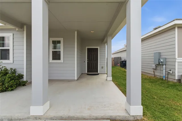 a view of a house with backyard porch and entertaining space