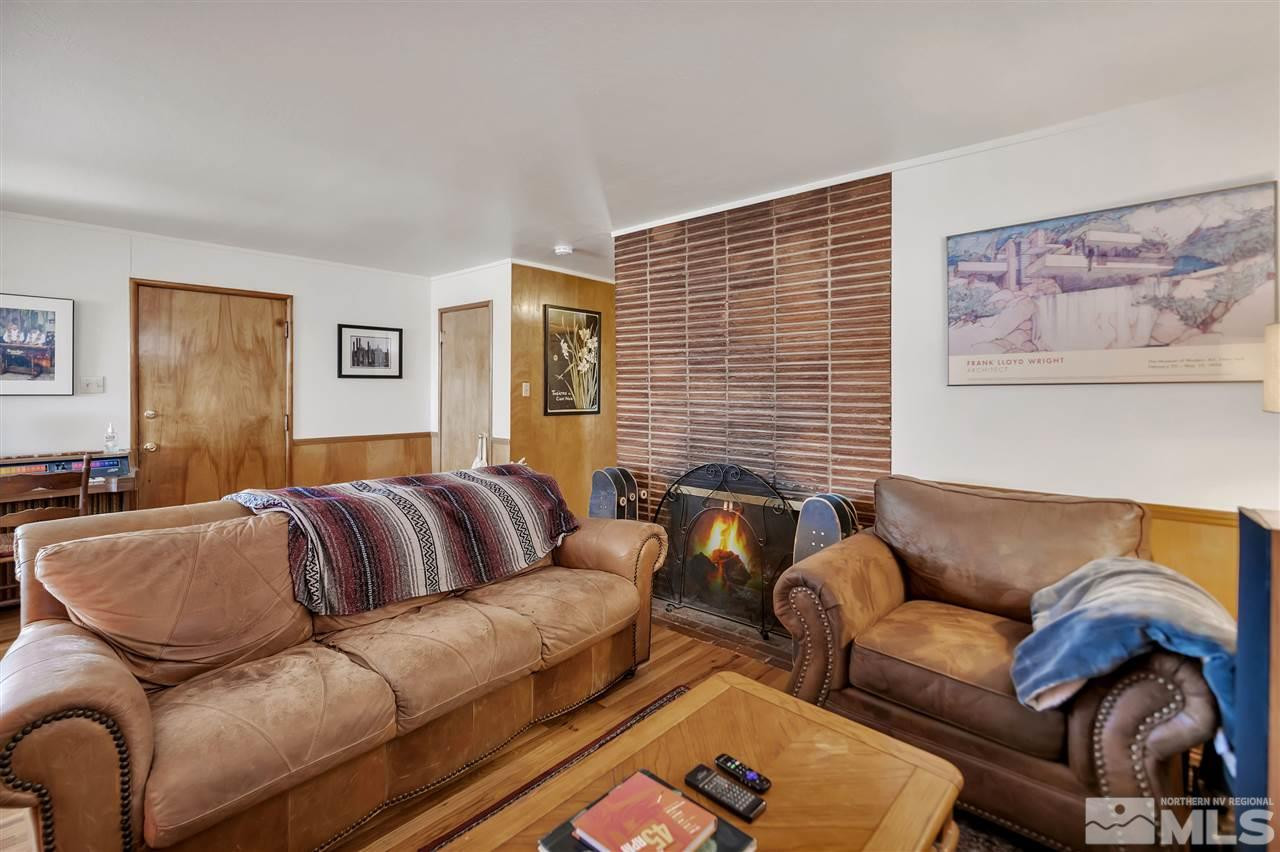 1135 The Strand Reno, NV 89503 - Photo 10 of 33 a living room with furniture couch and window