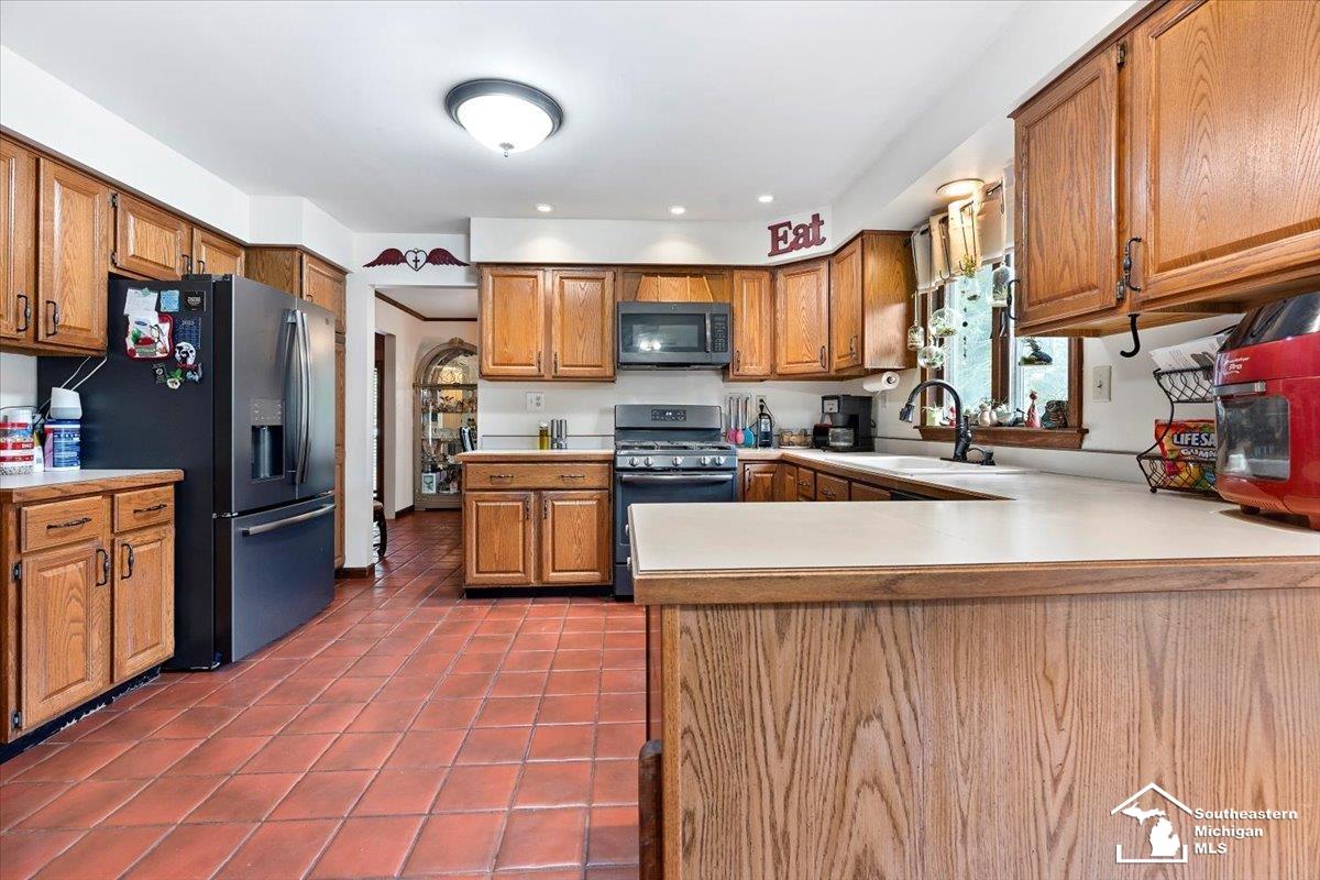22077 Middlebelt Road New Boston, MI 48164 - Photo 16 of 41