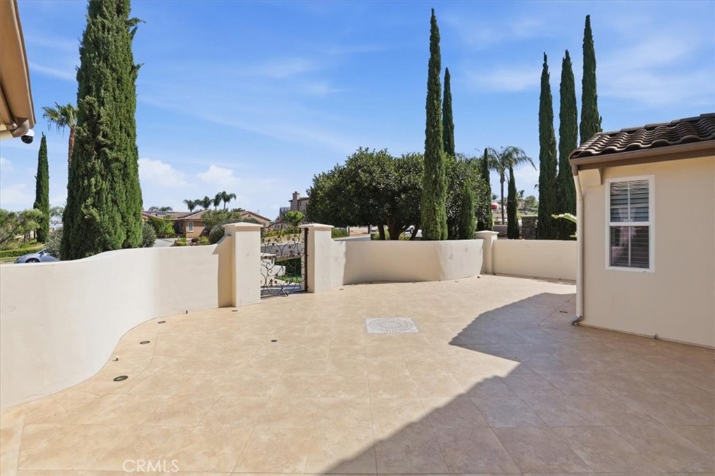 16795 Eagle Peak Road Riverside, CA 92504 - Photo 11 of 74 Courtyard