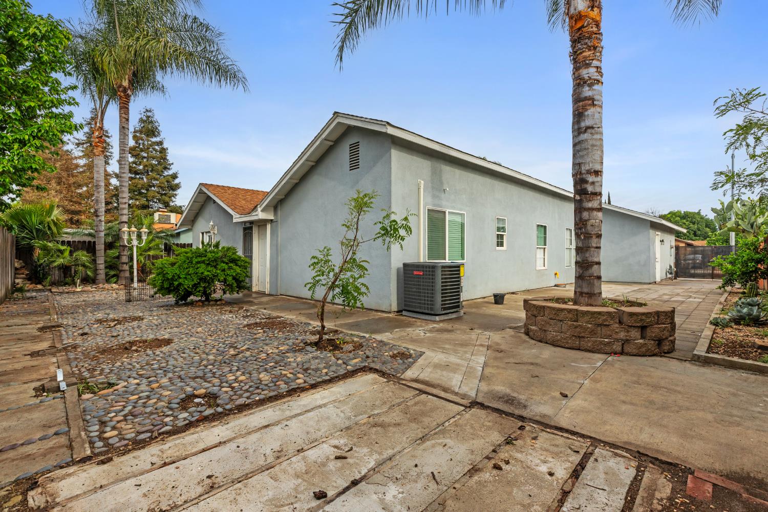3020 Trudi Way Modesto, CA 95354 - Photo 23 of 24 a front view of a house with garden