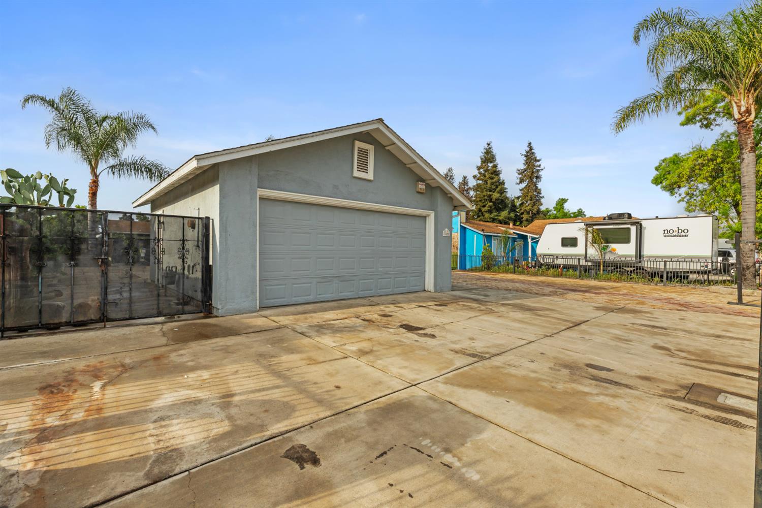 3020 Trudi Way Modesto, CA 95354 - Photo 4 of 24 a house with a outdoor space
