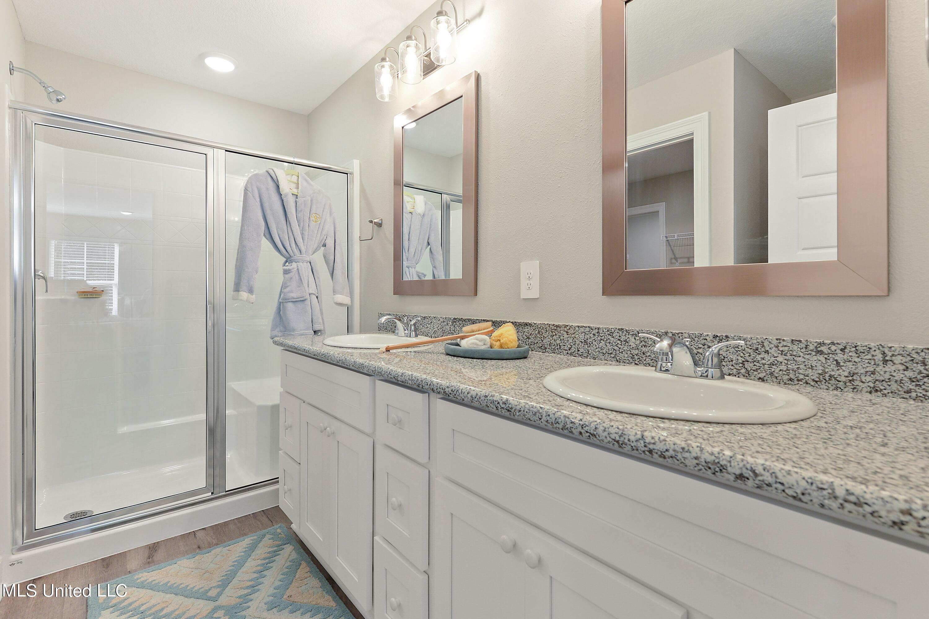 11330 Shorecrest Road Biloxi, MS 39532 - Photo 9 of 19 Primary Bathroom