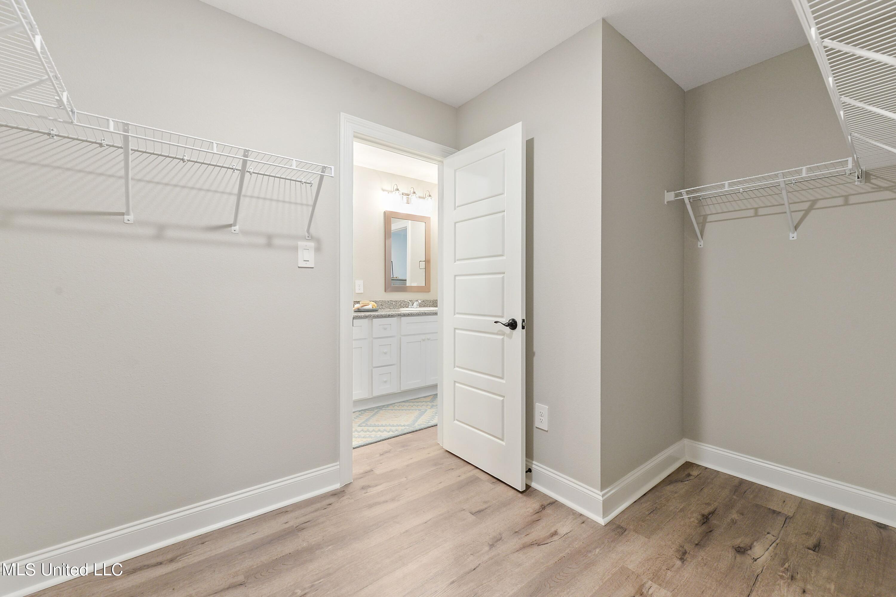 11330 Shorecrest Road Biloxi, MS 39532 - Photo 10 of 19 Primary Closet