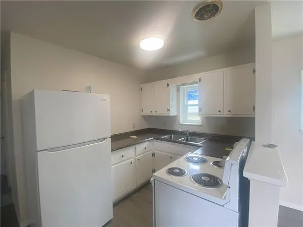 $825 | 319 Spring Street, Unit D, Latrobe, PA 15650