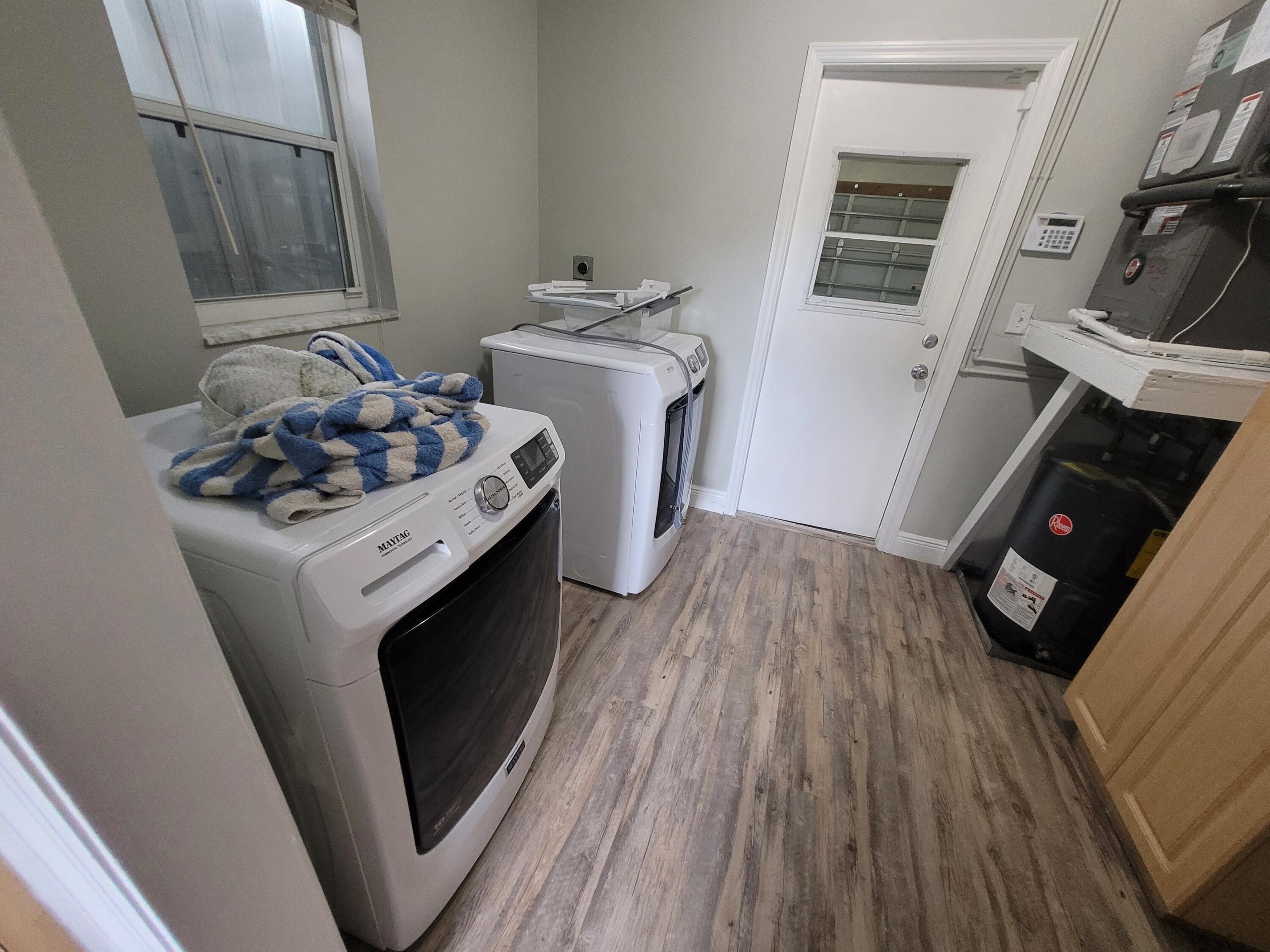 516 Northwest 54th Street Boca Raton, FL 33487 - Photo 8 of 22 20220418_162509