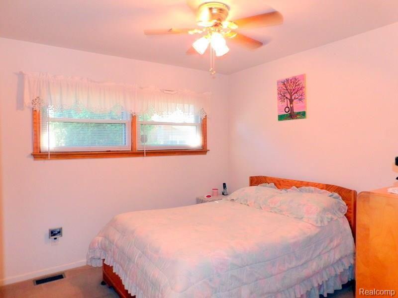 10453 Reeck Road Allen Park, MI 48101 - Photo 41 of 63 102_2162.JPG