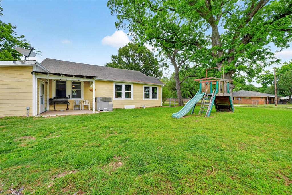 610 Crooked Creek Road Edgewood, TX 75117 - Photo 27 of 33 a view of a house with backyard