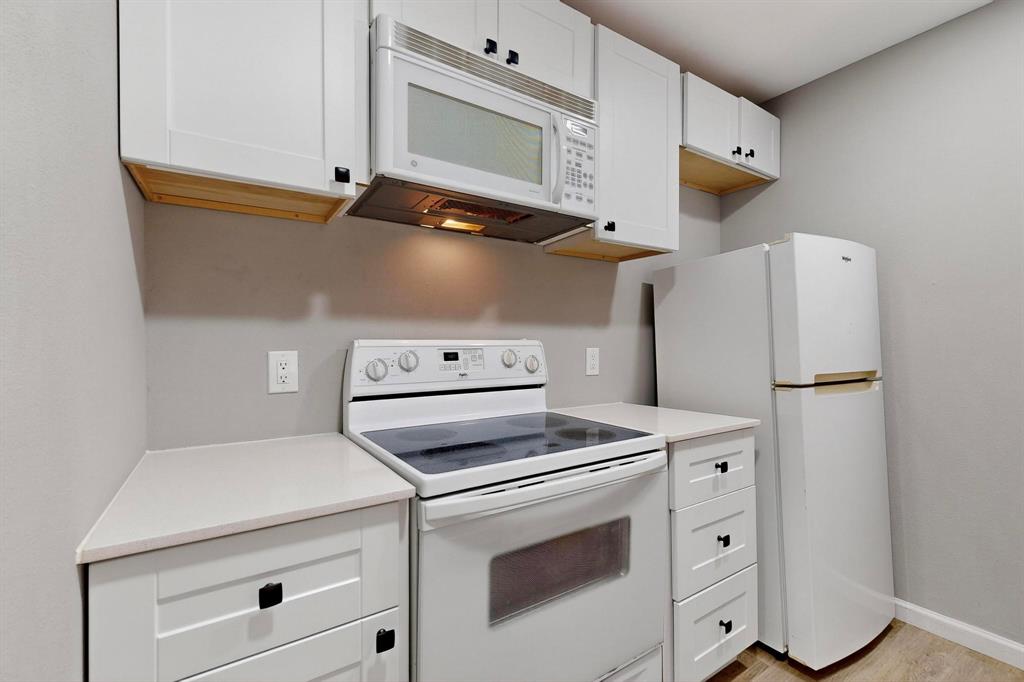 4535 North O'Connor Road, Unit 1210 Irving, TX 75062 - Photo 9 of 20 a utility room with dryer and washer