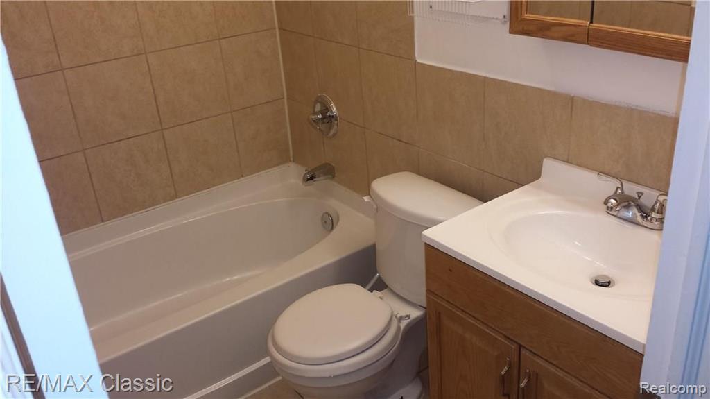 21140 Rensselaer Street Farmington Hills, MI 48336 - Photo 6 of 12