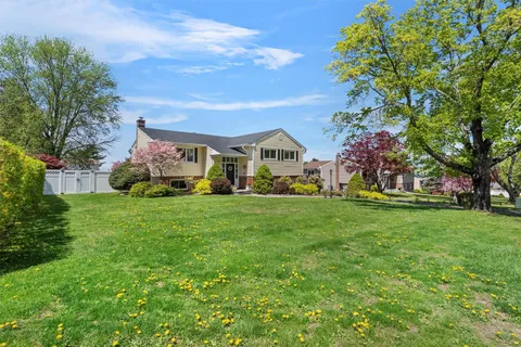 $725,000 | 3189 Quinlan Street, Yorktown Heights, NY 10598