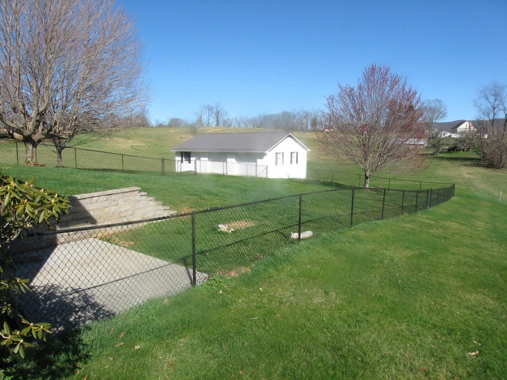 695 Adwolfe Road Marion, VA 24354 - Photo 17 of 21 Gallery Image 17