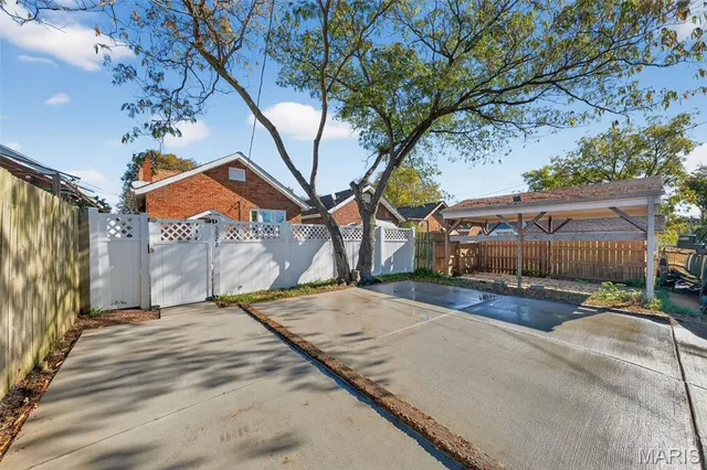 $297,500 | 3922 Burgen Avenue, St. Louis, MO 63116